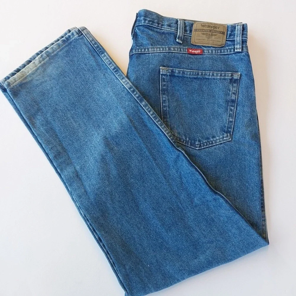 Wrangler Men's size 40x32 Med Wash Blue Denim Jeans Regular Fit‎